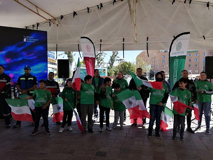 DISFRUTAN ZACATECANOS DE PARTIDO DE FUTBOL EN LA BICENTENARIO 